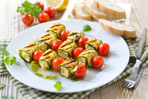 Vegane Feta-Zucchini-Spieße grillen | Einfach & Lecker